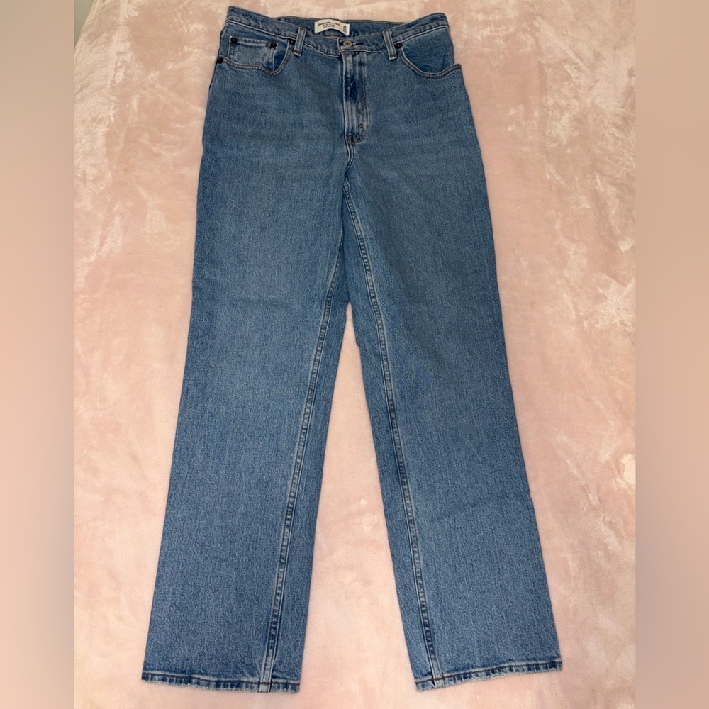 Abercrombie & Fitch Straight Leg Jeans - Medium Blue Wash